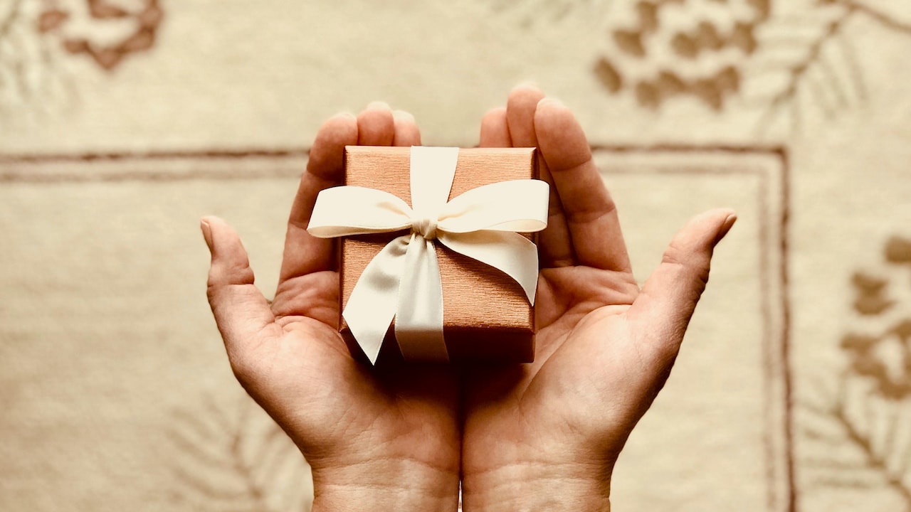A thoughtfully curated hamper makes gifting family, friends, and colleagues stress-free.