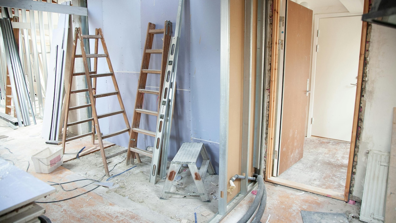 10 Clever Ways To Use Ladders In Small Homes