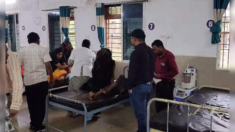 सतना के मंदिर में पूजा करते समय गिरी बिजली, बच्चे और महिला समेत 8 लोग झुलसे; एक महिला की हालत नाजुक