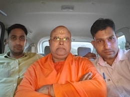 चैतन्यानंद को आगरा से गिरफ्तार कर लाया गया दिल्ली, 2 बजे कोर्ट में पेशी, लगे हैं कई गंभीर आरोप चैतन्यानंद को आगरा से गिरफ्तार कर लाया गया दिल्ली, 2 बजे कोर्ट में पेशी, लगे हैं कई गंभीर आरोप