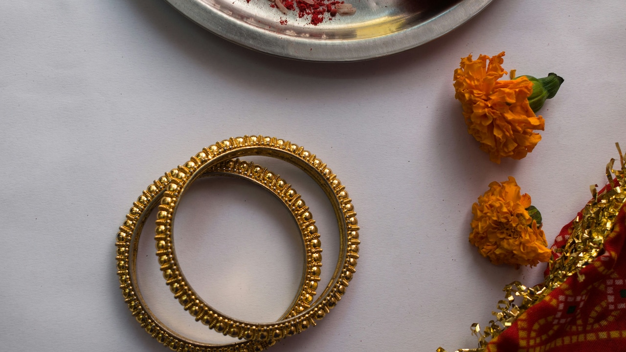 Get bangles buying guide with top collections on Myntra