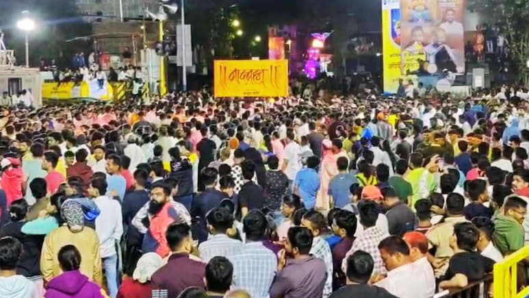 Ganpati Visarjan Miravnuk : 20 तासांपासून पुणे शहरातील मिरवणूक सुरूच; लालबागचा राजा अद्याप VP रोड परिसरात Ganpati Visarjan Miravnuk : 20 तासांपासून पुणे शहरातील मिरवणूक सुरूच; लालबागचा राजा अद्याप VP रोड परिसरात