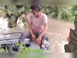 कार के साथ बहे युवक को ग्रामीणों ने बचाया, नशे में पार कर रहा था पुलिया, रोकने के बाद भी नहीं माना  कार के साथ बहे युवक को ग्रामीणों ने बचाया, नशे में पार कर रहा था पुलिया, रोकने के बाद भी नहीं माना