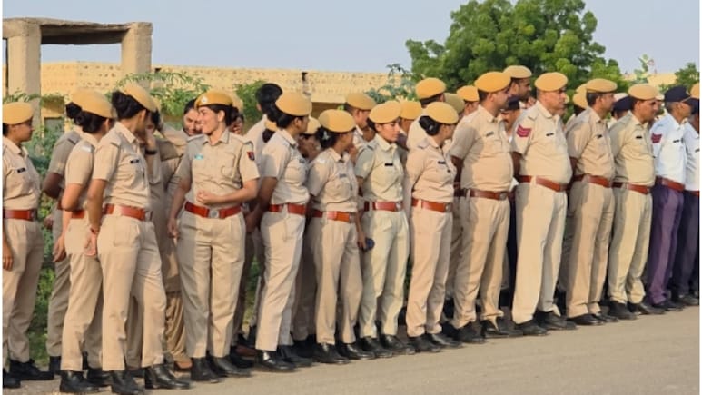 Tension in Rajasthan: जैसलमेर के डांगरी गांव में साम्प्रदायिक तनाव, 4 जिलों के 500 पुलिस जवानों की तैनाती Tension in Rajasthan: जैसलमेर के डांगरी गांव में साम्प्रदायिक तनाव, 4 जिलों के 500 पुलिस जवानों की तैनाती
