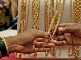 Gold Rate : सोन्याच्या दराने गाठला उच्चांक; दिवाळीपर्यंत 1,25,000 चा आकडा पार करणार? Gold Rate : सोन्याच्या दराने गाठला उच्चांक; दिवाळीपर्यंत 1,25,000 चा आकडा पार करणार?