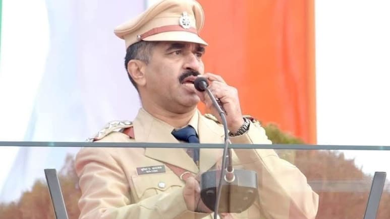Beed News : बडतर्फ पोलीस निरीक्षकाने संपवलं आयुष्य, आत्महत्येचं कारण अस्पष्ट