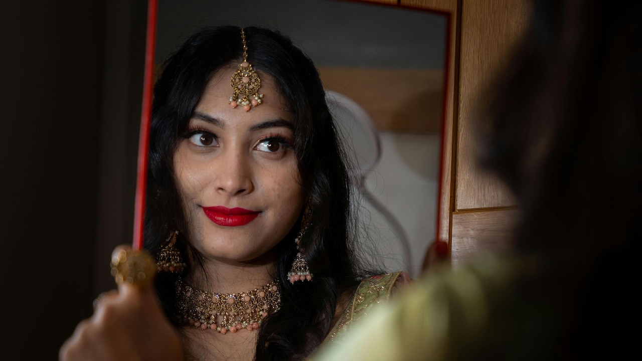 How To Wear Jewellery With A Maang Tikka: Bridal Tips For Elegance