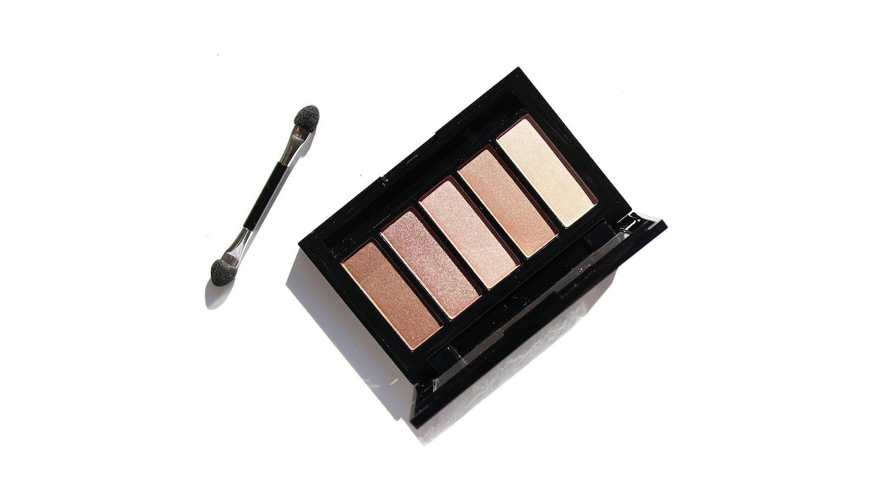 Upgrade your eye shadow shades with top collections on Myntra