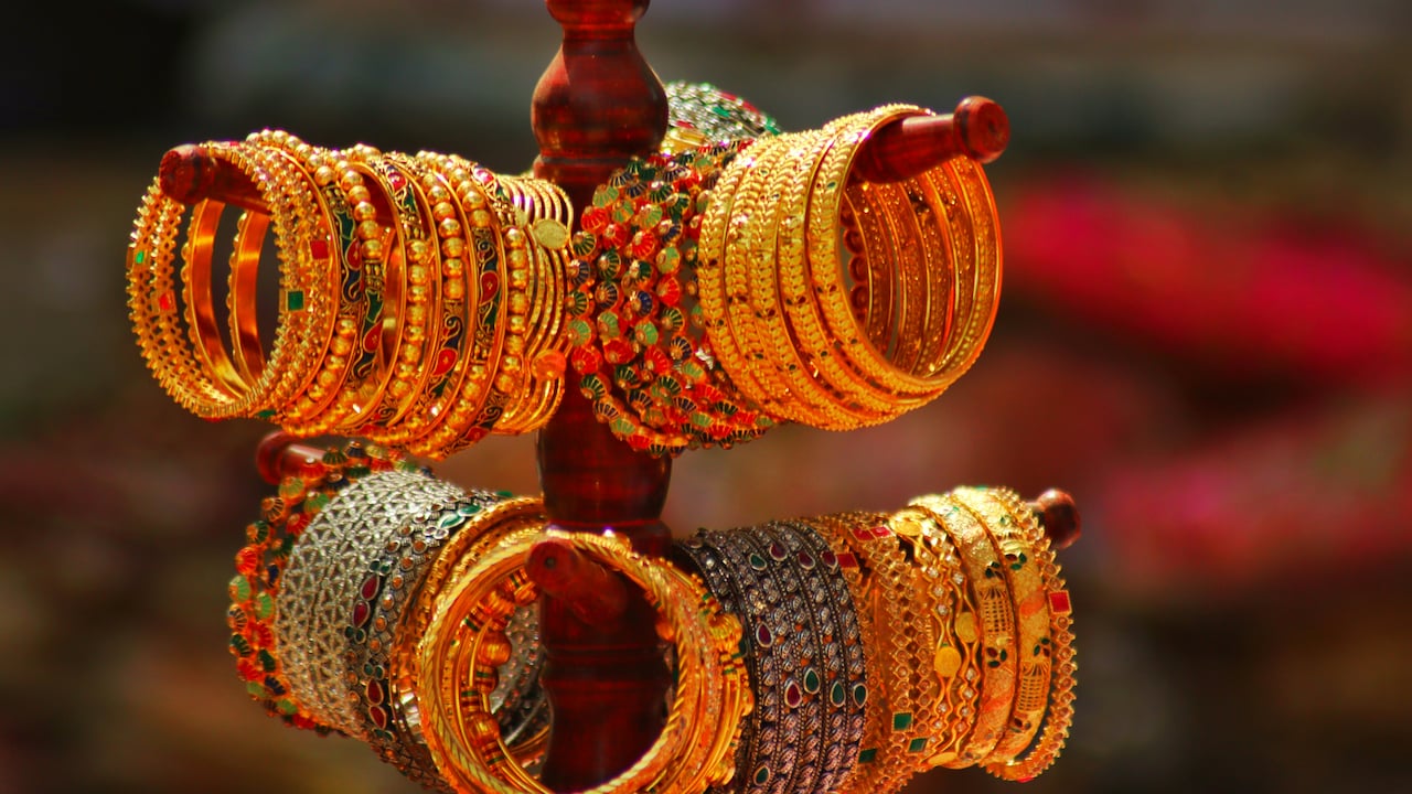 Get bangles buying guide with top collections on Myntra