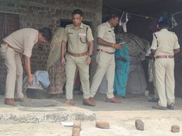छत पर सो रही महिला की हत्या, शव नीचे फेंका; पोते-पोतियों ने देखा खौफनाक मंजर तो डर से छिपीं छत पर सो रही महिला की हत्या, शव नीचे फेंका; पोते-पोतियों ने देखा खौफनाक मंजर तो डर से छिपीं