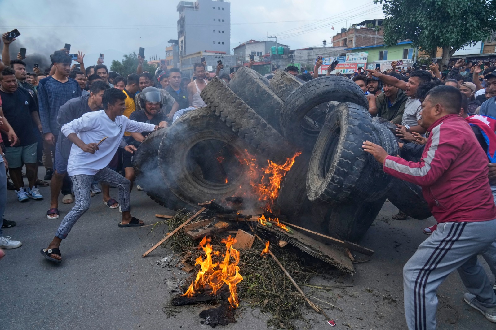Nepal Crisis: सीमावर्ती इलाकों को लेकर खुफिया चेतावनी, विदेश मंत्रालय ने कहा-हालात पर रख रहे निगरानी