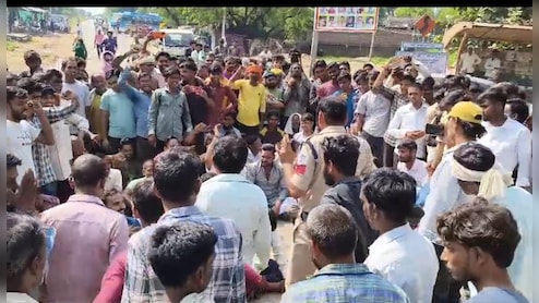 यहां आवारा गोवंशों की समस्या ने लिया विक्राल रूप, किसानों ने खोला मोर्चा