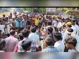 यहां आवारा गोवंशों की समस्या ने लिया विक्राल रूप, किसानों ने खोला मोर्चा यहां आवारा गोवंशों की समस्या ने लिया विक्राल रूप, किसानों ने खोला मोर्चा