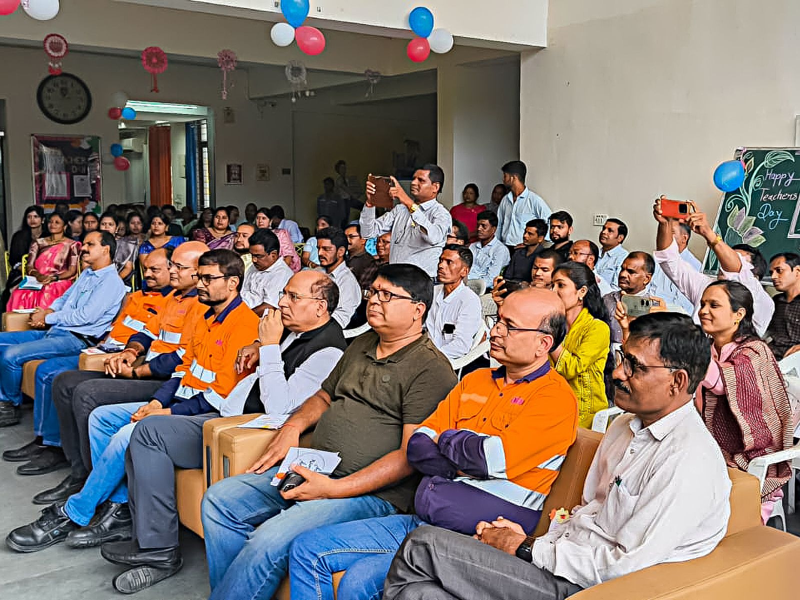 अदाणी विद्या मंदिर, अंबिकापुर में शिक्षक दिवस समारोह का आयोजन अदाणी विद्या मंदिर, अंबिकापुर में शिक्षक दिवस समारोह का आयोजन
