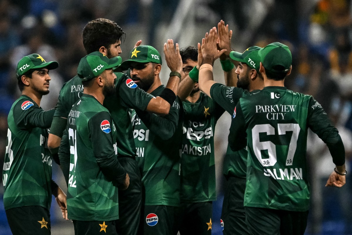 Pakistan Vs Sri Lanka Match LIVE Score: वानिंदु हसरंगा को बोल्ड कर अबरार ने उतारी सेलिब्रेशन की नकल, श्रीलंका 80/6