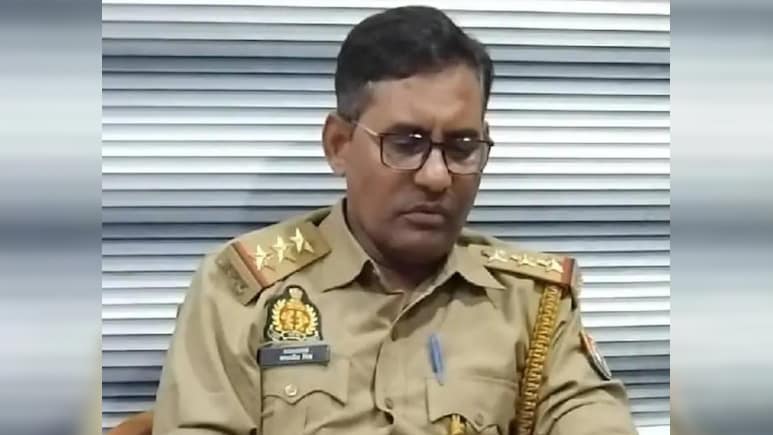 अखिलेश दुबे के साम्राज्य पर पुलिस का एक और प्रहार, गैंग में शामिल सहयोगी इंस्पेक्टर गिरफ्तार अखिलेश दुबे के साम्राज्य पर पुलिस का एक और प्रहार, गैंग में शामिल सहयोगी इंस्पेक्टर गिरफ्तार