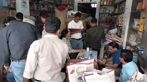 नीमच में SGST विभाग का फर्म पर छापा, टैक्स चोरी की आशंका पर रात से चल रही कार्रवाई