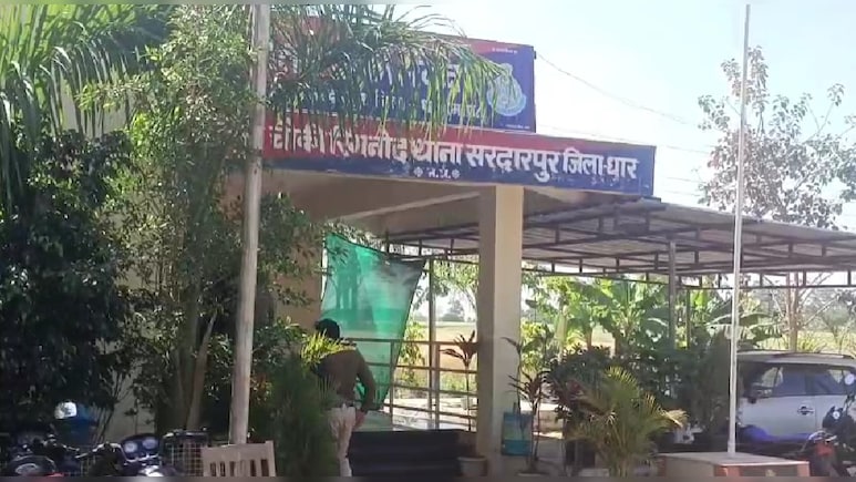 लोकायुक्त की बड़ी कार्रवाई, धार में आरक्षक के 30 हजार रुपये रिश्वत लेने का मामला आया सामने लोकायुक्त की बड़ी कार्रवाई, धार में आरक्षक के 30 हजार रुपये रिश्वत लेने का मामला आया सामने