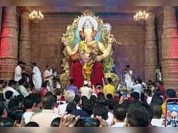 आस्था के दरबार में भेदभाव! लालबाग के राजा के दर्शन पर बवाल, मानवाधिकार आयोग को क्यों देना पड़ा दखल? आस्था के दरबार में भेदभाव! लालबाग के राजा के दर्शन पर बवाल, मानवाधिकार आयोग को क्यों देना पड़ा दखल?