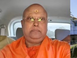 लड़कियों को हनीट्रैप के लिए भी मजबूर करता था डर्टी बाबा चैतन्यानंद, CJI के नाम का देता था झांसा! लड़कियों को हनीट्रैप के लिए भी मजबूर करता था डर्टी बाबा चैतन्यानंद, CJI के नाम का देता था झांसा!