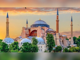 Church, Mosque, Museum: Hagia Sophia's Shifting Identity Over 1,600 Years Church, Mosque, Museum: Hagia Sophia's Shifting Identity Over 1,600 Years