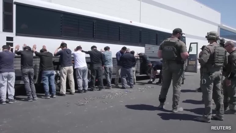 South Korea To Bring Home 300 Workers Detained In Hyundai Plant Raid In US South Korea To Bring Home 300 Workers Detained In Hyundai Plant Raid In US