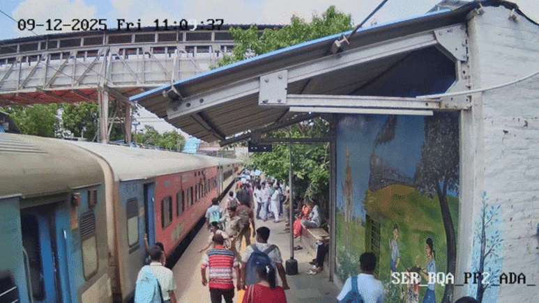 चलती ट्रेन में चढ़ने की कोशिश, फिसलकर नीचे गिरी, रेलवे पुलिस ने ऐसे बचाई जान