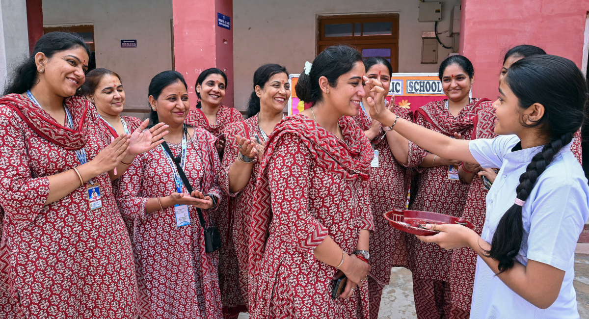 देश और समाज में परिवर्तन के प्रतिनिधि हैं शिक्षक