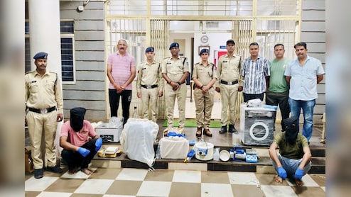 आगर मालवा पुलिस की नशे के खिलाफ बड़ी कार्रवाई, 2 कार से साढ़े 4 करोड़ का 'जहरीला' सामान बरामद
