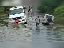 Rajasthan: पानी के बहाव में फंसी तहसीलदार की गाड़ी, सवार थे 6 अधिकारी; बड़ा हादसा टला Rajasthan: पानी के बहाव में फंसी तहसीलदार की गाड़ी, सवार थे 6 अधिकारी; बड़ा हादसा टला