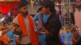 मुस्&zwj;लिम युवक के टीका लगाया, प्रसाद खिलाया और कराया दंडवत प्रणाम, गरबा पंडाल में पकड़ा गया तो क्&zwj;या-क्&zwj;या हुआ?