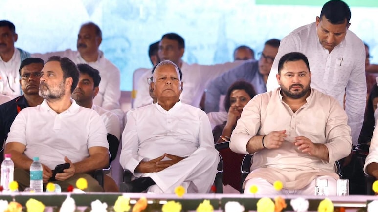 बिहार चुनाव : RJD ने 143 सीटों पर उतारे उम्मीदवार, तेजस्वी राघोपुर से लड़ेंगे चुनाव, देखें पूरी लिस्ट बिहार चुनाव : RJD ने 143 सीटों पर उतारे उम्मीदवार, तेजस्वी राघोपुर से लड़ेंगे चुनाव, देखें पूरी लिस्ट