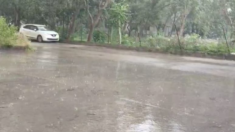 Rajasthan Rain: झालावाड़ में बदला मौसम का मिजाज, शहर को बारिश ने भिगोया, लोगों ने महसूस की राहत