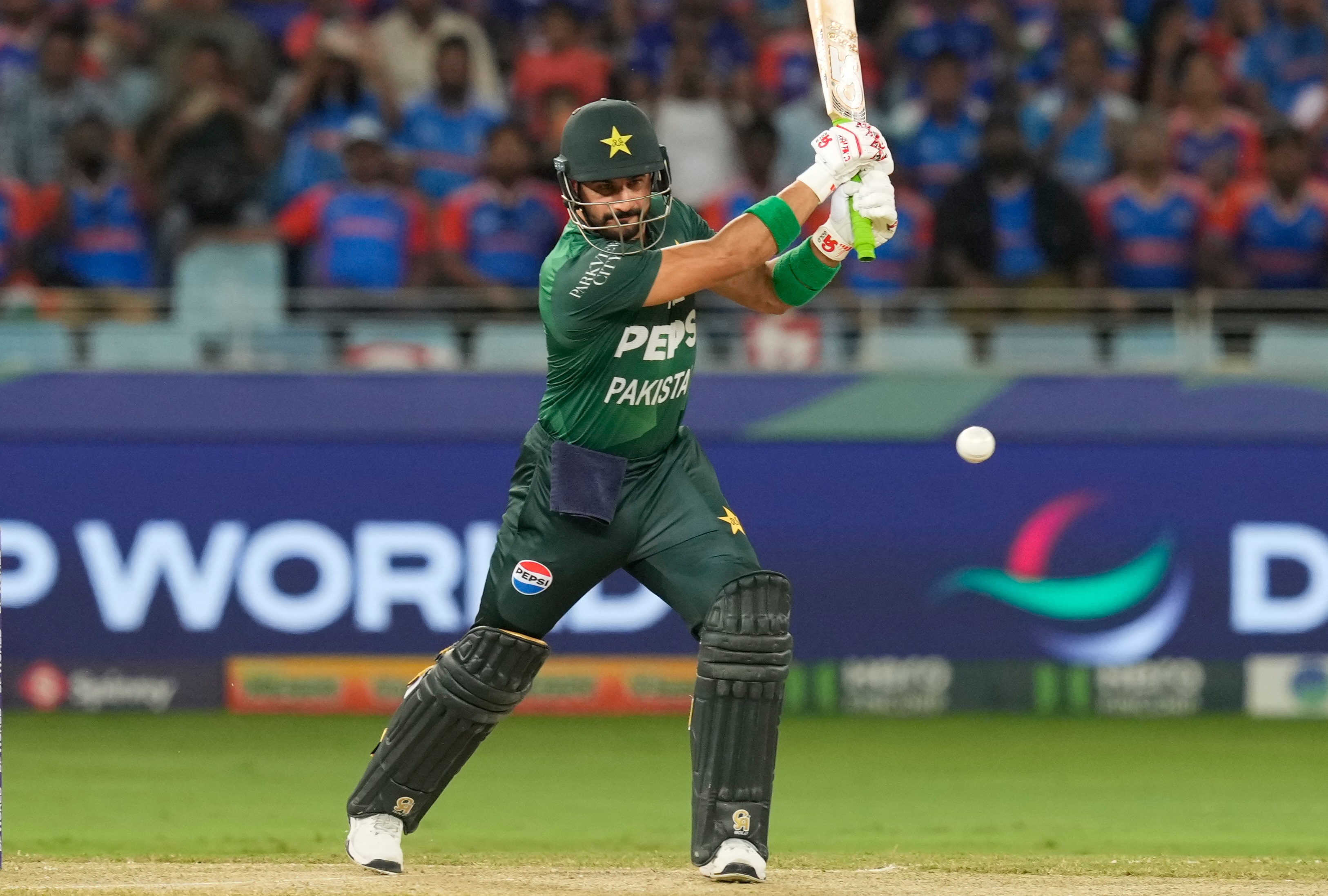 IND vs PAK LIVE, Asia Cup 2025 Final लाइव: वरुण ने चक्रव्यूह में फंसे फरहान, भारत को मिली पहली सफलता