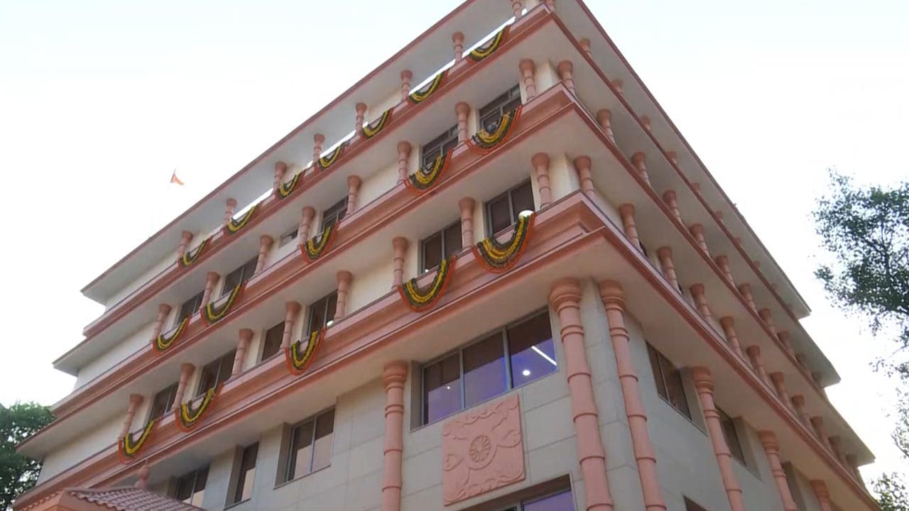 Video: PM Modi Inaugurates New BJP Delhi Office; JP Nadda, CM Rekha Gupta Attend