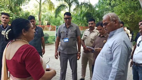 मंत्री दिलावर का एक्शन, सरकारी स्कूलों में कई शिक्षकों पर गिरेगी गाज; औचक निरीक्षण में चलाते मिले मोबाइल 