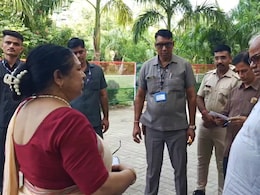 मंत्री दिलावर का एक्शन, सरकारी स्कूलों में कई शिक्षकों पर गिरेगी गाज; औचक निरीक्षण में चलाते मिले मोबाइल  मंत्री दिलावर का एक्शन, सरकारी स्कूलों में कई शिक्षकों पर गिरेगी गाज; औचक निरीक्षण में चलाते मिले मोबाइल