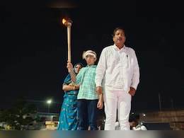 Naresh Meena: जयपुर में मशाल लेकर निकला नरेश मीणा का बेटा, राजेंद्र गुढ़ा के नेतृत्व में समर्थकों ने निकाला जुलूस Naresh Meena: जयपुर में मशाल लेकर निकला नरेश मीणा का बेटा, राजेंद्र गुढ़ा के नेतृत्व में समर्थकों ने निकाला जुलूस