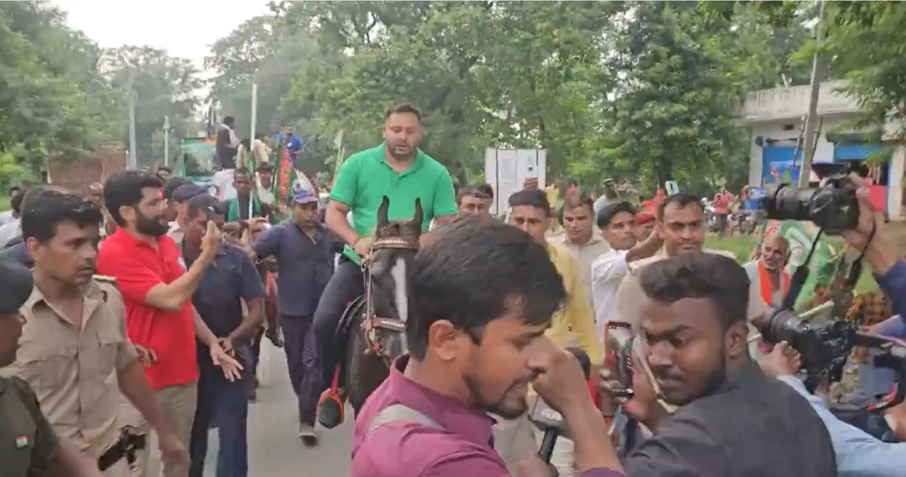अनंत सिंह के गढ़ मोकामा में क्‍या सूरजभान सिंह को उतारेंगे तेजस्वी? 'घुड़सवारी' कर दिया संकेत!