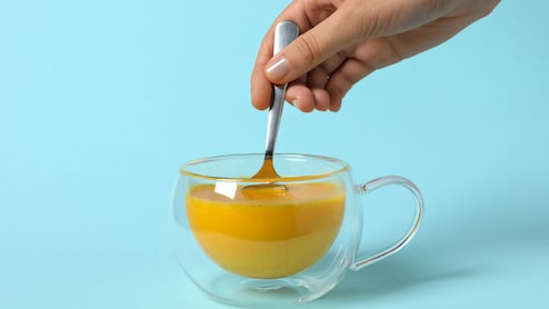 Benefits Of Milk and Honey: दूध आणि मध एकत्रित प्यायल्यास काय होईल? शरीरातील या समस्यांमध्ये दिसेल का फरक