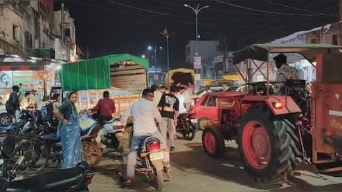 धामनोद में पुलिस का बड़ा फैसला, रात 11 बजे के बाद सड़क पर मिला कोई तो होगा कड़ा एक्शन