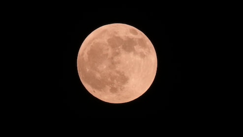 Moon Astro Remedies: अगर कुंडली में है चंद्र दोष तो दूर करने के लिए पूजा से लेकर दान तक करें ये अचूक उपाय
