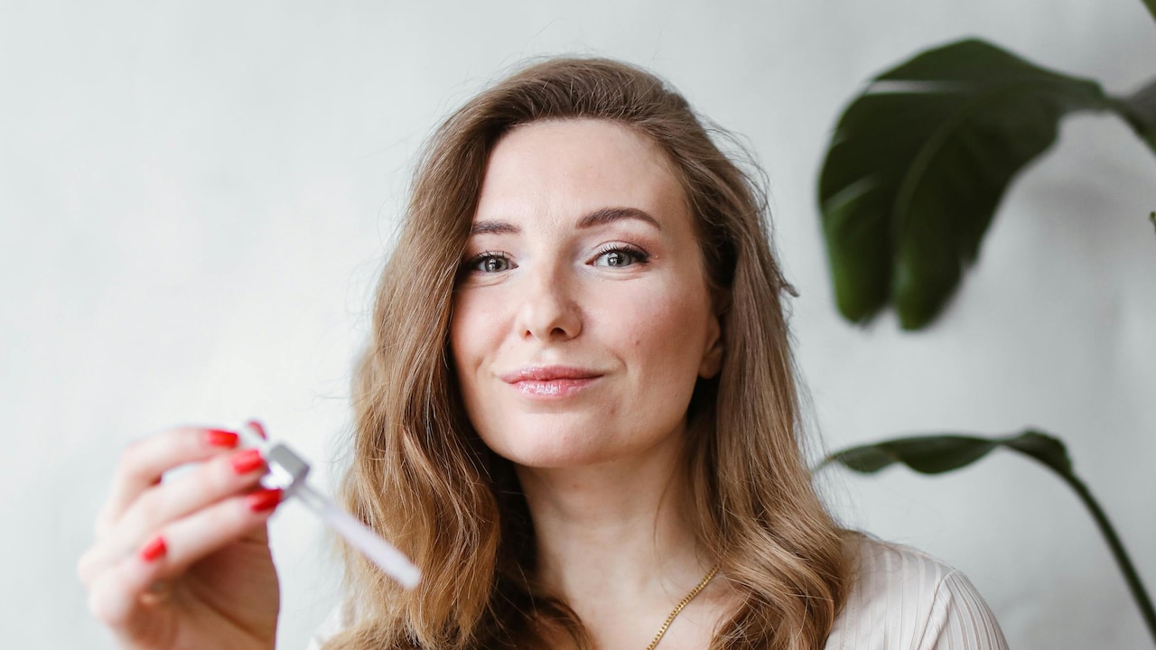Why Are Retinol And Niacinamide Serums Dominating 2025 Night Routines