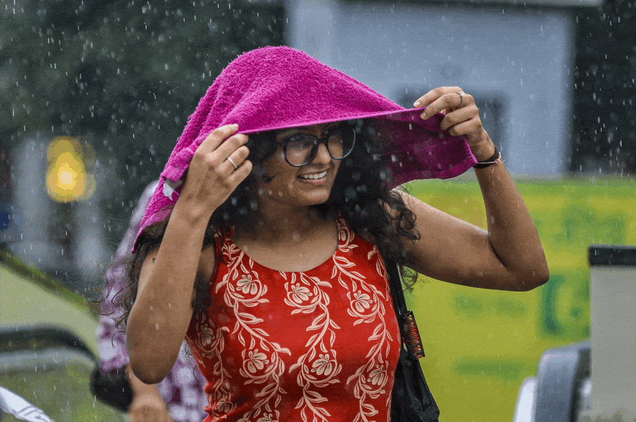 दिल्‍ली से मुंबई तक आसमानी आफत! 6 राज्‍यों में भारी बारिश का रेड अलर्ट, जानिए देशभर में आज कैसा रहेगा मौसम