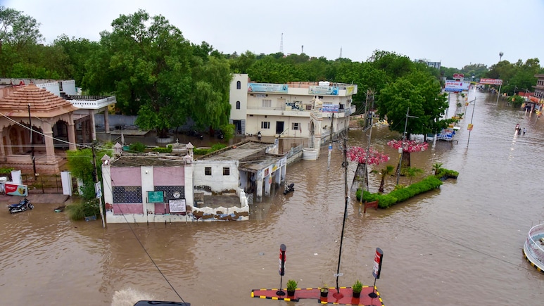Rajasthan Rain: बारिश से राजस्थान बेहाल, स्कूल बंद, सड़कें जलमग्न, IMD ने बताया कब तक मिलेगी राहत Rajasthan Rain: बारिश से राजस्थान बेहाल, स्कूल बंद, सड़कें जलमग्न, IMD ने बताया कब तक मिलेगी राहत