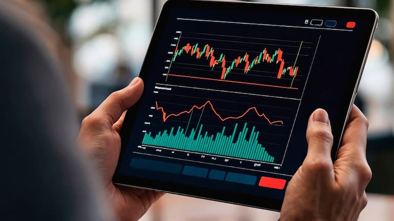 Market Closing: शेयर बाजार में भारी गिरावट, सेंसेक्स 556 अंक टूटा