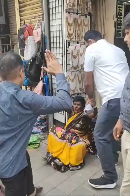 Bengaluru Shopkeeper Hits Woman For Stealing Sarees Worth Rs 90,000