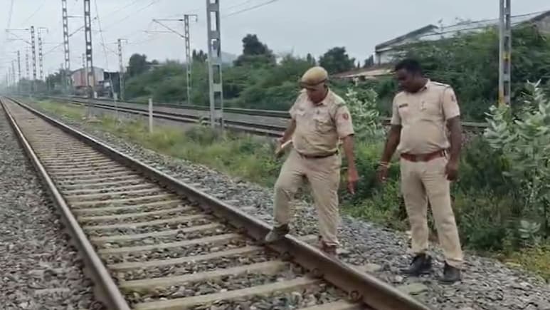 अरावली एक्सप्रेस को डिरेल करने की कोशिश, लोको पायलट ने अचानक लगाई ब्रेक... बड़ा हादसा टला