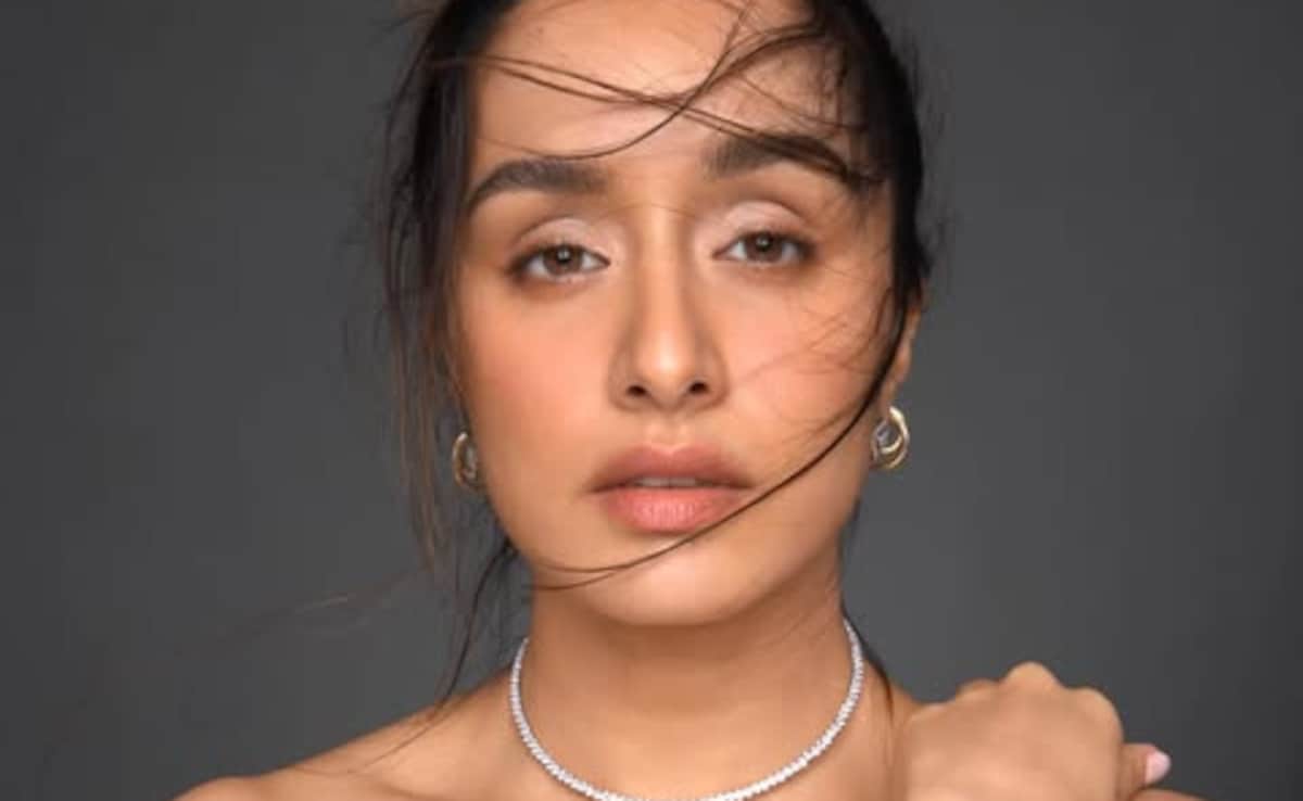 Shraddha Kapoor's LinkedIn Profile Says, "Sandwich Maker, Worst Barista": Internet Suggests "Executive MBA Karo Ab"