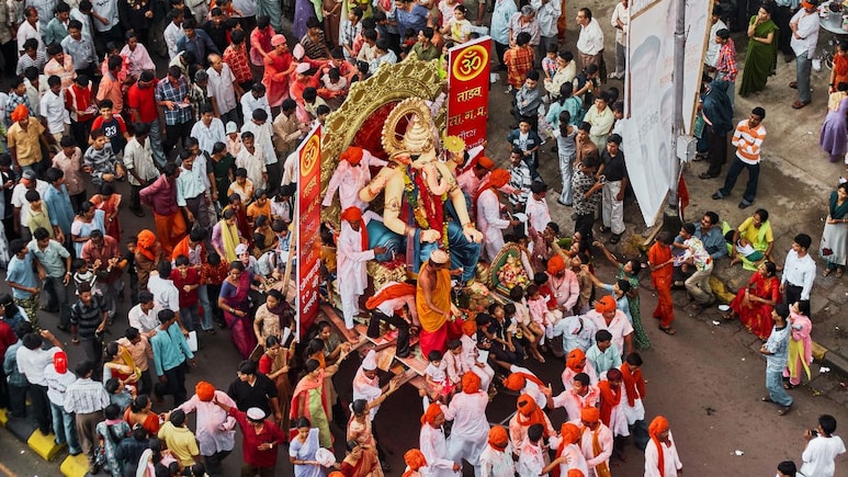 Ganpati Visarjan Rain Update : मुसळधार पावसात बाप्पाला निरोप! मुंबई-पुण्यात कशी असेल पावसाची स्थिती?